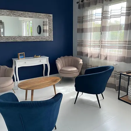Maison Renovee Avec Garage Et Jardin, Proche Centre - 펜션 *